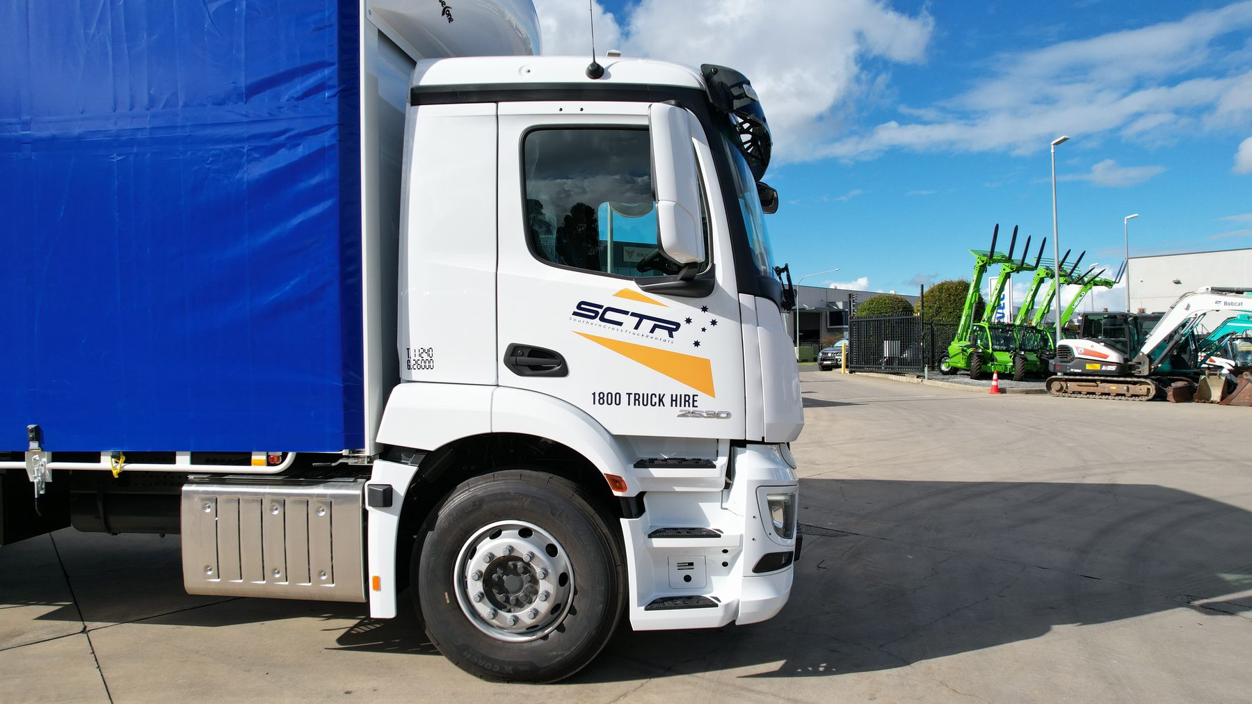 SCTR 14 pallet tautliner cab, livery detail