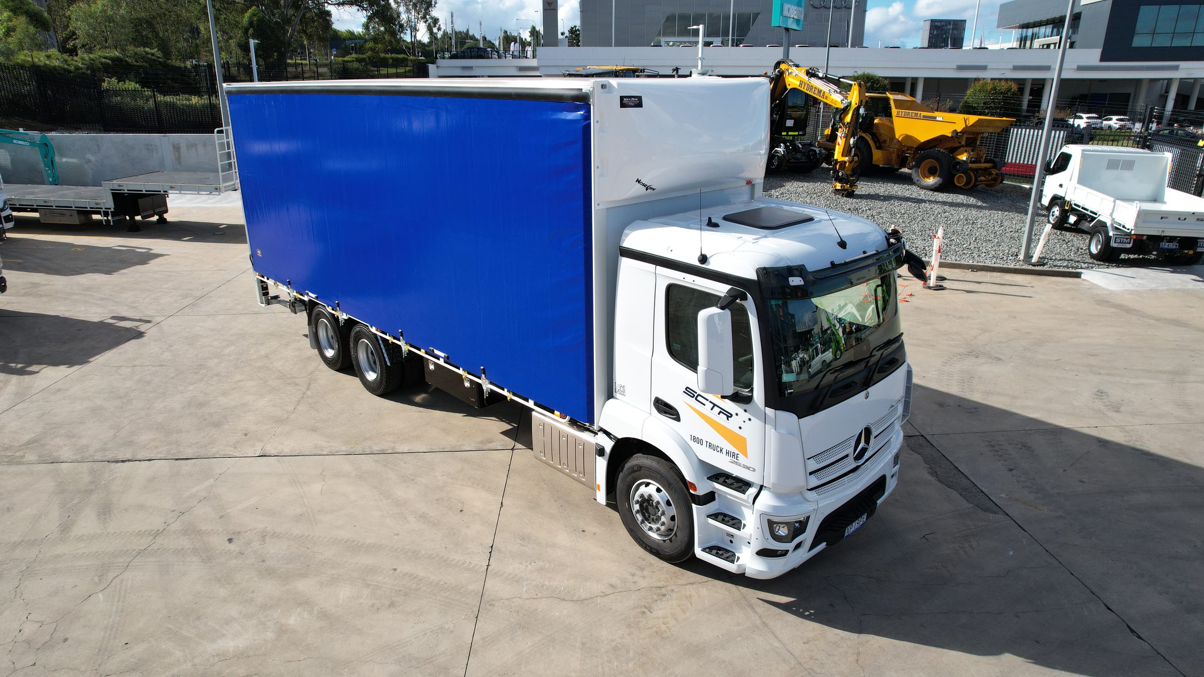 SCTR 14 pallet tautliner, three-quarter front, on site at Smeaton Grange